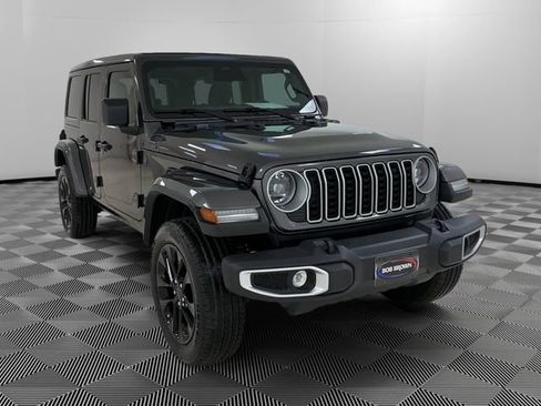 Used 2025 Jeep Wrangler Unlimited Sahara w/ Safety Group AWD/4WD image 7