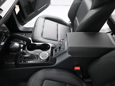 Used 2025 Ford Bronco Badlands image 21