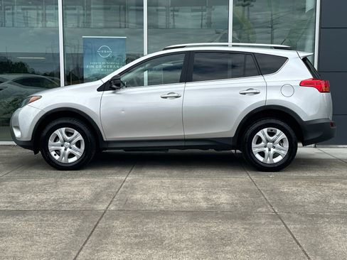Used 2013 Toyota RAV4 LE AWD/4WD image 6