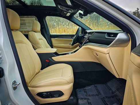 New 2025 Jeep Grand Cherokee Limited image 45