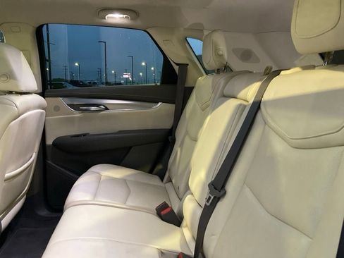 Used 2017 Cadillac XT5 Luxury w/ Driver Awareness Package image 11