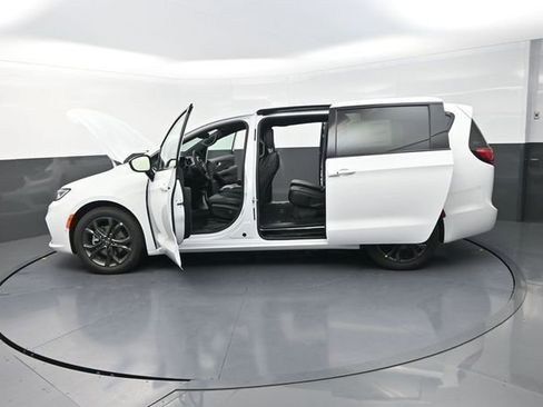 New 2026 Chrysler Pacifica Select image 29