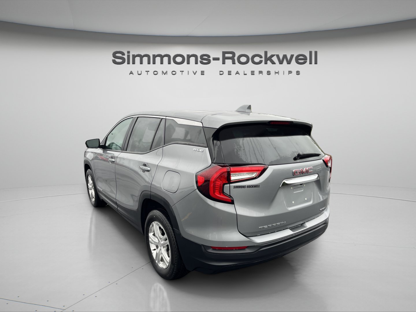 Used 2024 GMC Terrain SLE AWD/4WD image 3