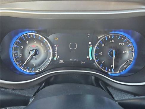 Used 2021 Chrysler Pacifica Touring-L image 11