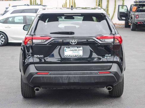Used 2025 Toyota RAV4 XLE AWD/4WD image 8