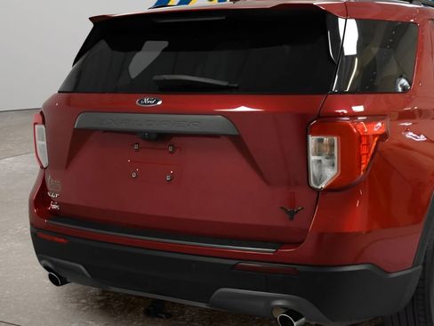 Used 2022 Ford Explorer XLT w/ Equipment Group 202A image 3