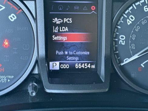 Used 2019 Toyota Tacoma TRD Sport image 28