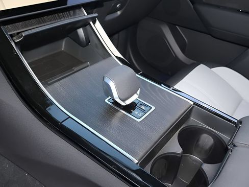 New 2026 Land Rover Range Rover Velar S AWD/4WD image 26