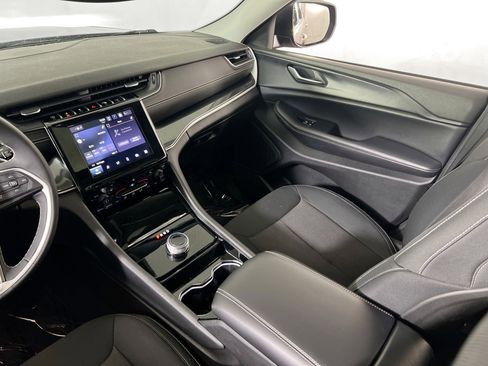 Used 2023 Jeep Grand Cherokee Laredo w/ Luxury Tech Group I image 23