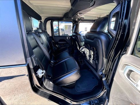 Used 2022 Jeep Gladiator Mojave w/ Cold Weather Group image 16