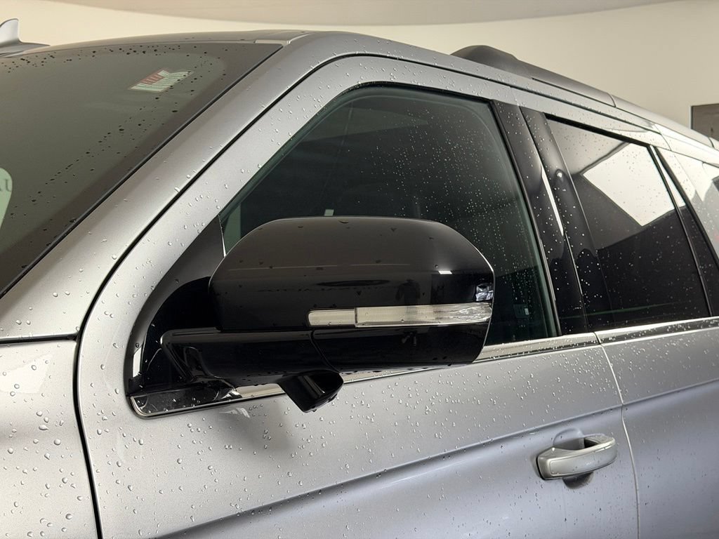 Used 2022 Ford Expedition Limited AWD/4WD image 13