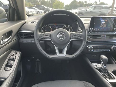 New 2025 Nissan Altima 2.5 SV image 12