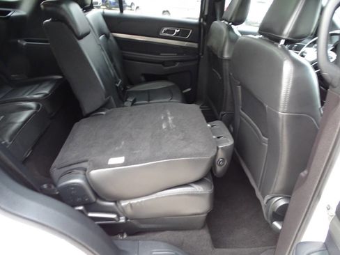 Used 2019 Ford Explorer XLT w/ Equipment Group 202A image 45