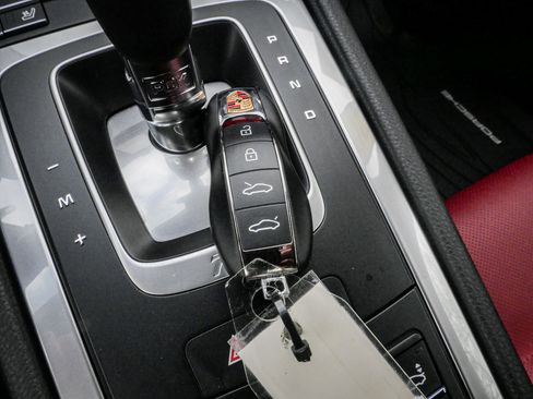 Used 2024 Porsche 718 Boxster w/ Premium Package image 33