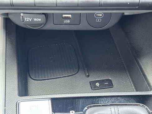 Used 2025 Hyundai Elantra SEL image 32