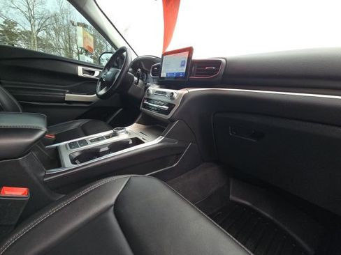 Used 2022 Ford Explorer XLT w/ Equipment Group 202A image 23