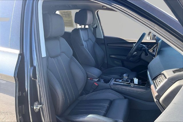 Used 2023 Audi Q5 2.0T Premium Plus w/ Premium Plus Package AWD/4WD image 7