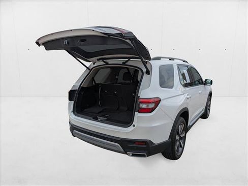 Used 2025 Honda Pilot Touring image 26