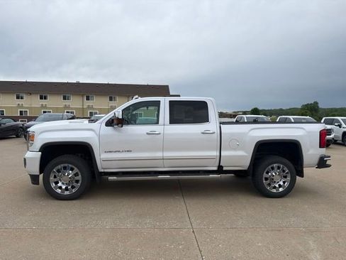 Used 2018 GMC Sierra 2500 Denali w/ Duramax Plus Package AWD/4WD image 7