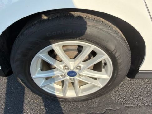 Used 2018 Ford Focus SE w/ Cold Weather Package FWD image 26