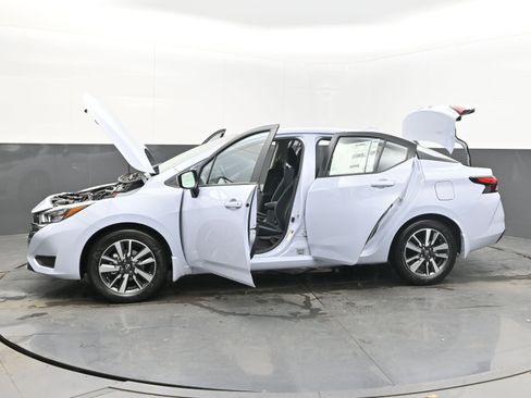 New 2025 Nissan Versa SV image 34