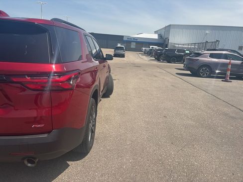 Used 2022 Chevrolet Traverse RS w/ LPO, Floor Liner Package AWD/4WD image 9