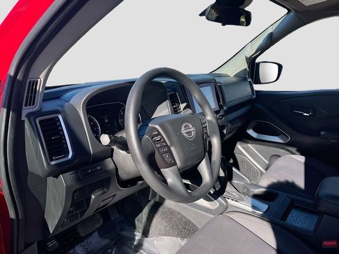 Used 2024 Nissan Frontier SV w/ Technology Package image 9