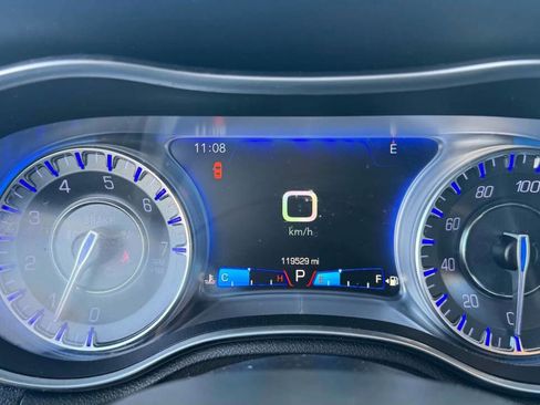 Used 2017 Chrysler 300 C image 25