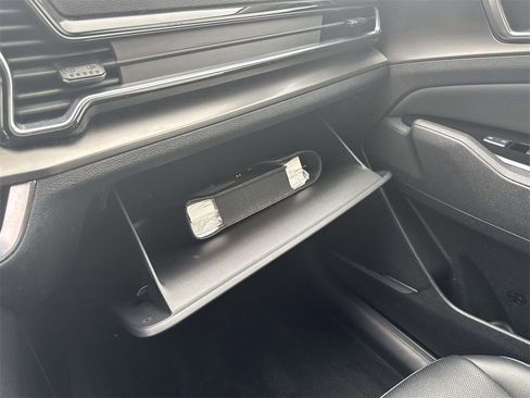 Used 2023 Kia Sportage EX image 32