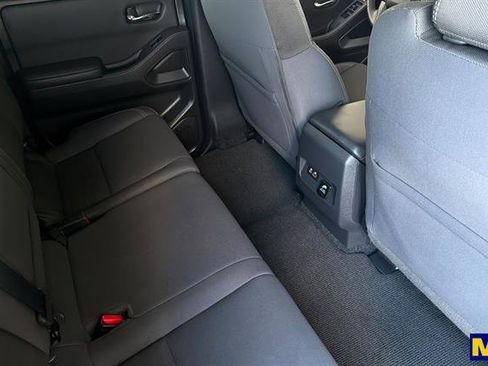 Used 2022 Nissan Frontier SV RWD image 17
