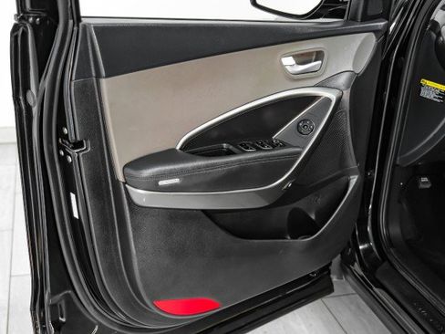 Used 2018 Hyundai Santa Fe SE image 37