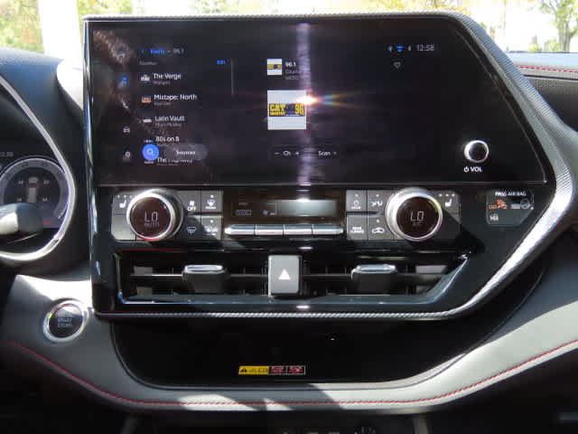 Used 2025 Toyota Highlander XSE AWD/4WD image 23