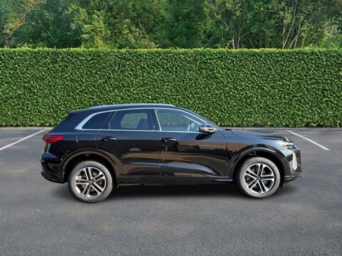 Used 2025 Audi Q5 Premium w/ Convenience Package AWD/4WD image 2