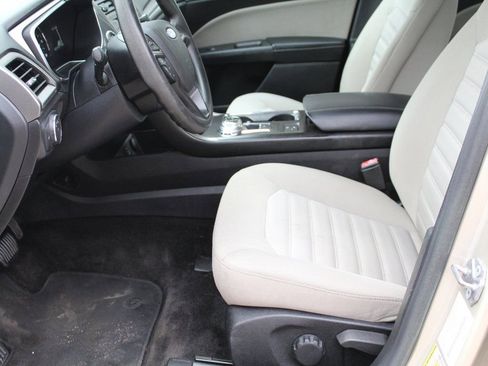 Used 2018 Ford Fusion S image 3