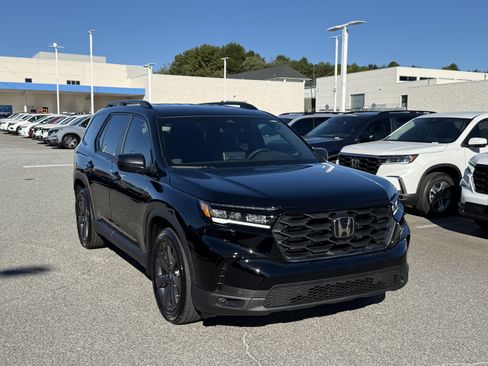 New 2025 Honda Pilot Sport image 3