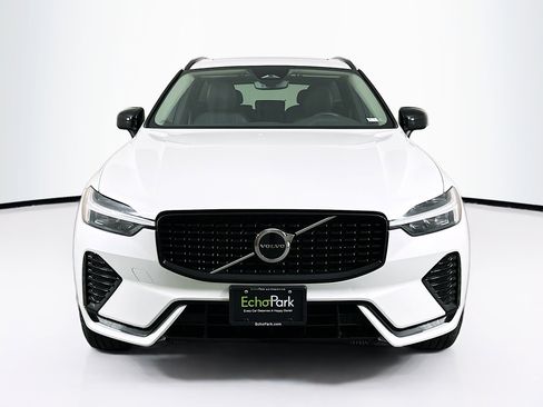 Used 2025 Volvo XC60 B5 Core image 2