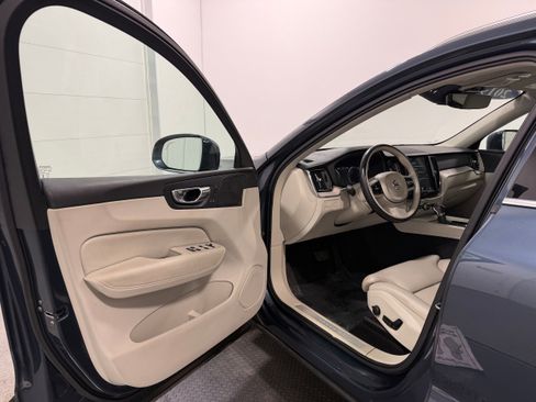 Used 2019 Volvo XC60 T6 Inscription image 3