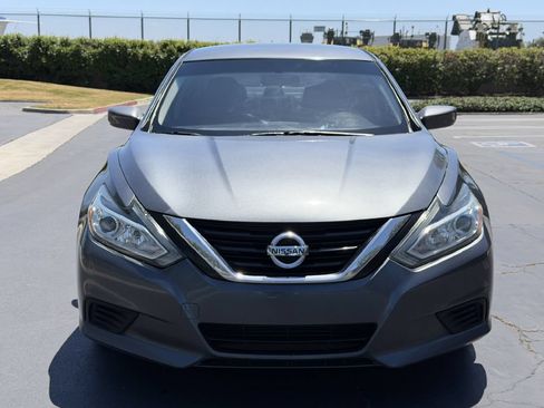 Used 2017 Nissan Altima 2.5 S w/ Power Driver Seat Package FWD image 2
