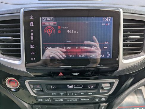 Used 2017 Honda Pilot Touring image 13