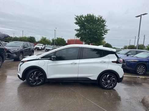 Used 2023 Chevrolet Bolt LT w/ Infotainment Package image 5