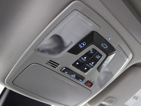 Used 2018 Toyota Sienna Limited FWD image 18