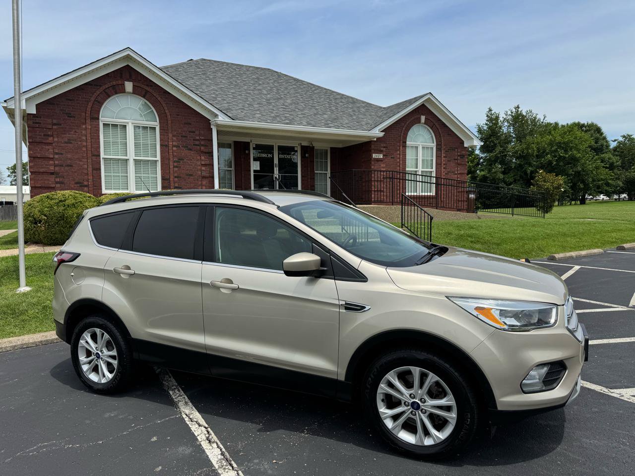 Used 2018 Ford Escape SE w/ SE Sync 3 Package AWD/4WD image 9