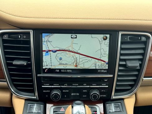 Used 2014 Porsche Panamera S image 22