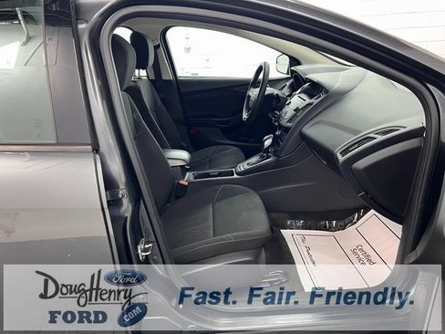 Used 2017 Ford Focus SE image 32