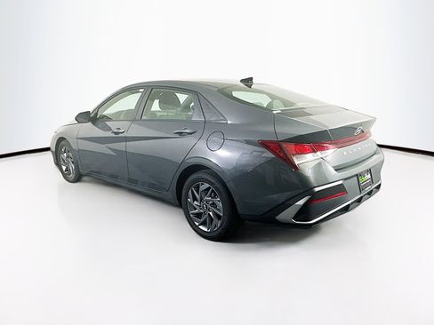 Used 2024 Hyundai Elantra SEL image 5
