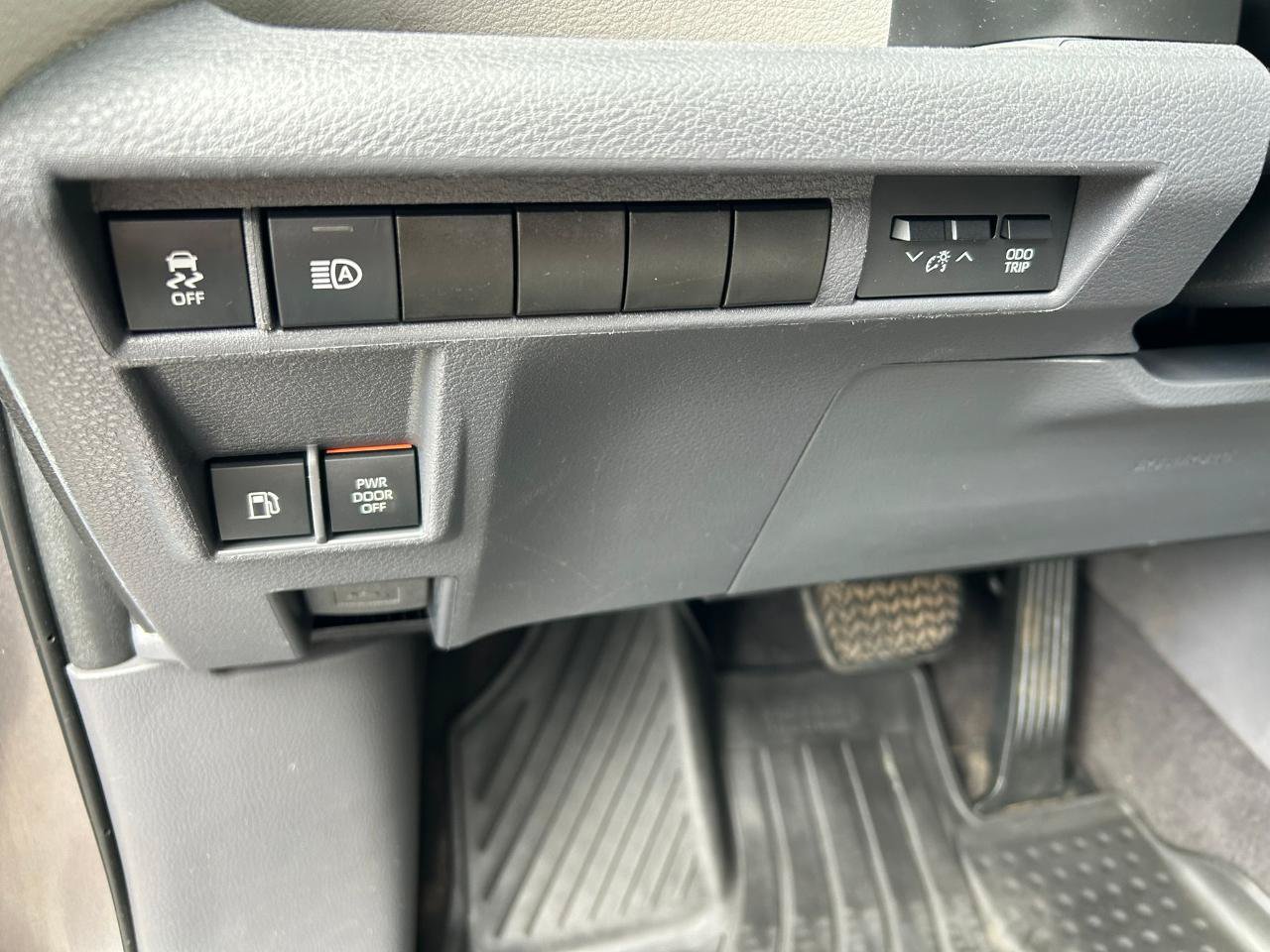 Used 2021 Toyota Sienna LE AWD/4WD image 11