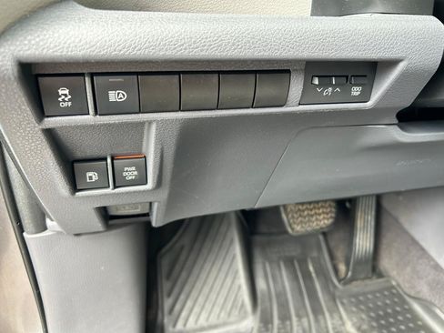 Used 2021 Toyota Sienna LE AWD/4WD image 11