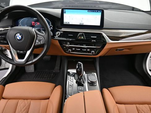 Used 2023 BMW 530e xDrive w/ Premium Package AWD/4WD image 13