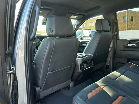 Used 2024 GMC Sierra 2500 AT4 image 14