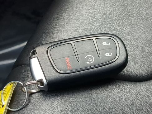 Certified 2021 Jeep Cherokee Trailhawk image 33